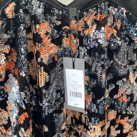 Evening sequinned dress thigh length, black with orange, yellow and grey sequins - Picture 4 of 4